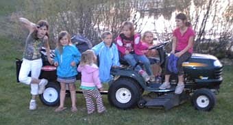 Our neighborhood kids helped to pick-up around the pond in the Georgetown Development. Pictured Left to Right Kaylee Brower, Alyssa Ruffridge, Addison Ruffridge, Jacob Anderson, Kiley Ruffridge, Ashley Anderson & Jaidyn Brower  