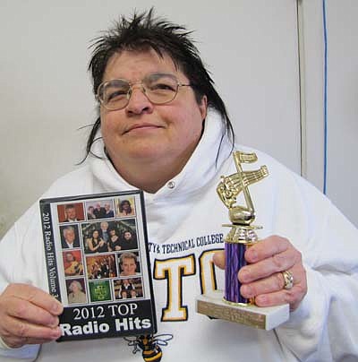 Gloria Nihart of Stewartville has written a song, "Thank you Jesus for Mama and Daddies," that has been listed among the top 10 Branson Gospel Singer Songwriter Association (BGSSA) Airplay Radio Hits, Vol. 3 for 2012.    