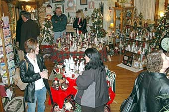 The Stewartville Area Chamber of Commerce held its monthly "Chamber After Hours" meeting at Home Sweet Home  last Wednesday, Nov. 28. Chamber members and friends gathered to enjoy appetizers and conversation. 