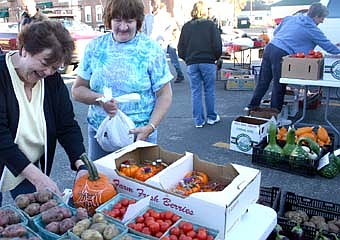 The Stewartville STAR's camera captured a number of highlights during 2007, including, Wanda Keefe of Stewartville, left, enjoyed the new farmers market near Ace Hardware. 