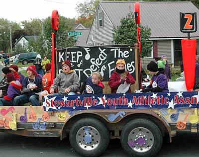 SYAA fourth through sixth-grade flag football teams participated in the SHS Homcoming parade on Friday, Oct. 3.
