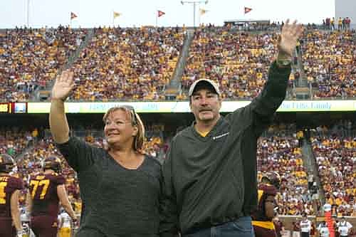 Clifton and Lori Feltis were honored as the Minnesota Corn Growers Farm Team Family of the Game when the Minnesota Gophers hosted San Jose State at TCF Bank Stadium on Sept. 20, 2014. The Corn Growers established the award to highlight Minnesota corn farmers' conservation efforts.