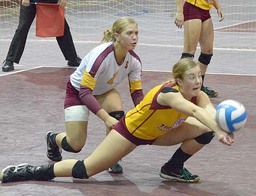 Jenna Willenborg lunges to dig a KoMet attack.