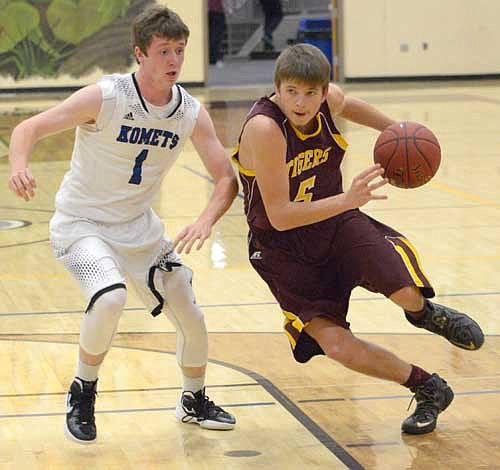 Sam Barnes uses his speed to blow by a defender.