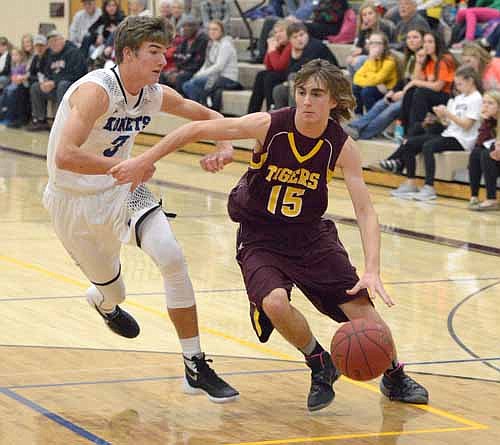 AJ Quandt beats a defender and attacks the rim by driving the lane.