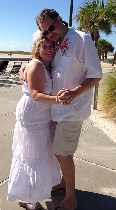 Couple wed Oct. 12 during beachside ceremony in Florida
